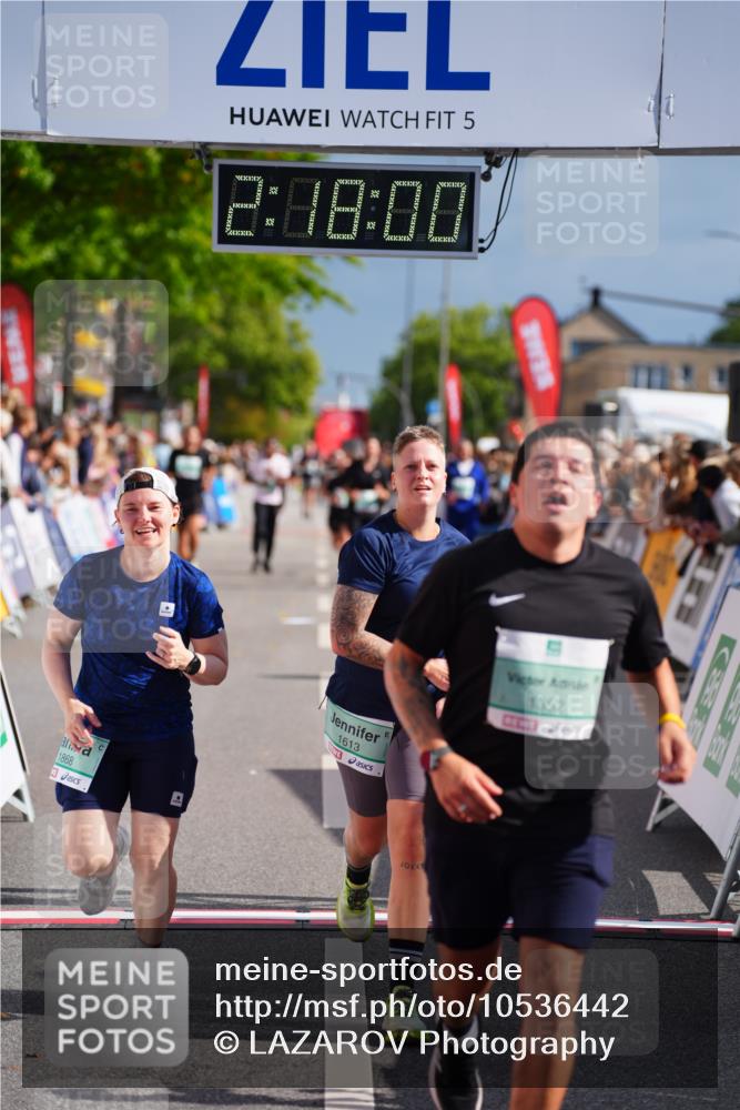 20.09.2026 - PSD Bank Halbmarathon LAZAROV Photography http://msf.ph/oto/10536442 20.09.2026 12:17:59 Ziel 1352, 1613, 1868, 3794, 3905 meine-sportfotos.de