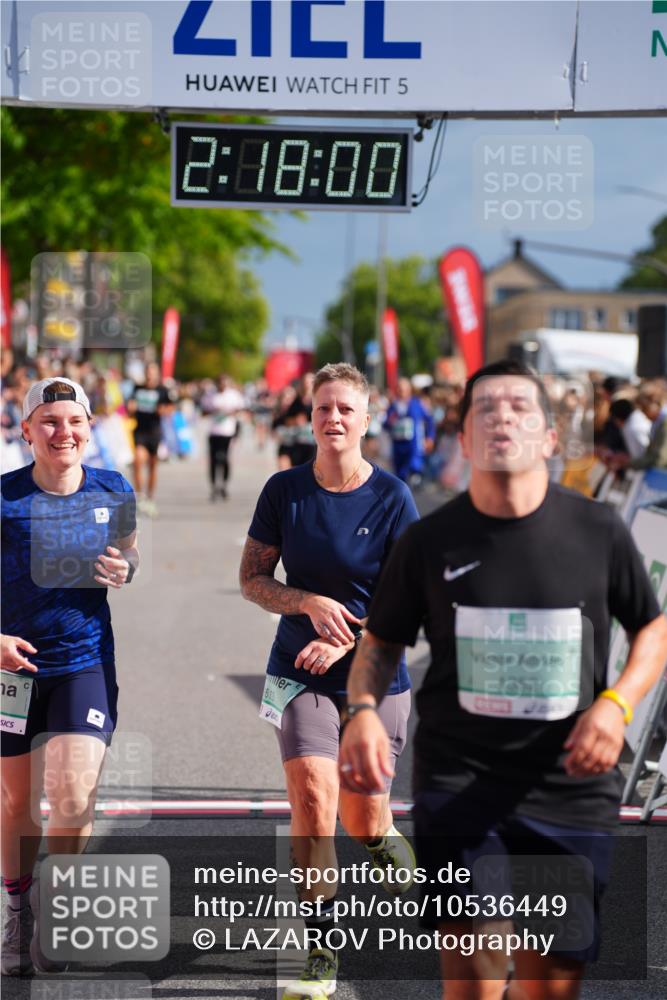 20.09.2026 - PSD Bank Halbmarathon LAZAROV Photography http://msf.ph/oto/10536449 20.09.2026 12:18:00 Ziel 1352, 1613, 1868, 3794, 3905 meine-sportfotos.de