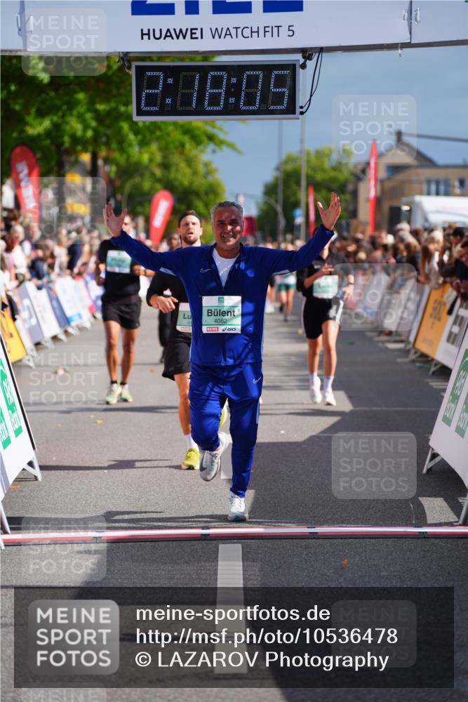 20.09.2026 - PSD Bank Halbmarathon LAZAROV Photography http://msf.ph/oto/10536478 20.09.2026 12:18:05 Ziel 1352, 1613, 1868, 2435, 2653, 3258, 4082, 4171 meine-sportfotos.de