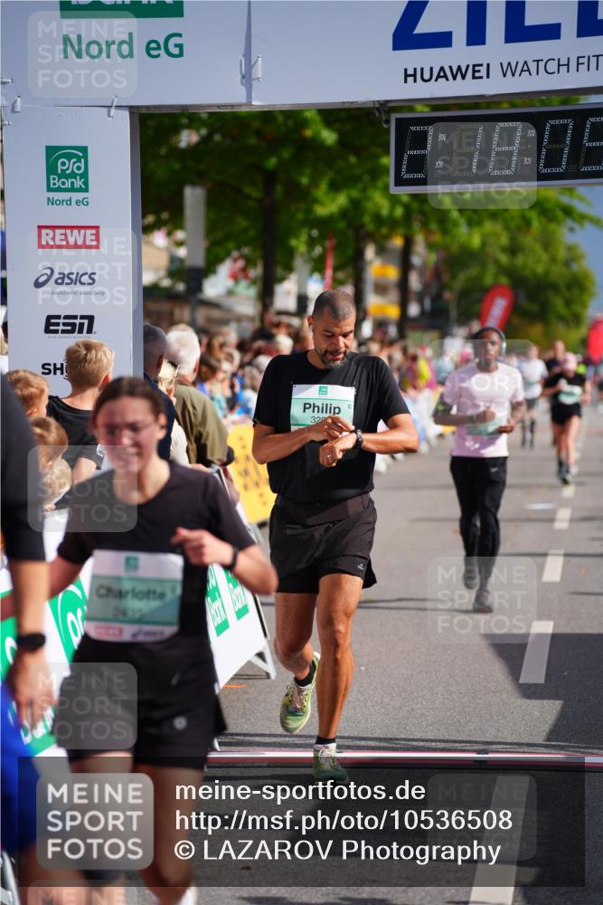 20.09.2026 - PSD Bank Halbmarathon LAZAROV Photography http://msf.ph/oto/10536508 20.09.2026 12:18:08 Ziel 2435, 2653, 3258, 4082, 4171, 4582 meine-sportfotos.de