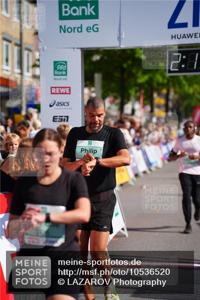 20.09.2026 - PSD Bank Halbmarathon LAZAROV Photography http://msf.ph/oto/10536520 20.09.2026 12:18:09 Ziel 2435, 2653, 3258, 4082, 4171, 4300, 4582 meine-sportfotos.de