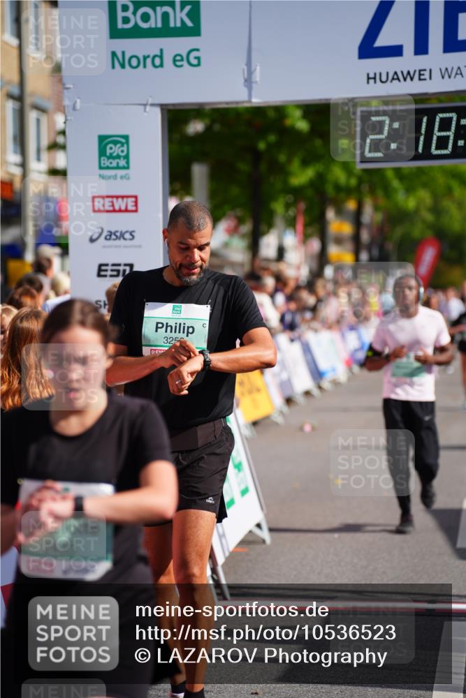 20.09.2026 - PSD Bank Halbmarathon LAZAROV Photography http://msf.ph/oto/10536523 20.09.2026 12:18:10 Ziel 2435, 2653, 3258, 3463, 4082, 4171, 4300, 4582 meine-sportfotos.de