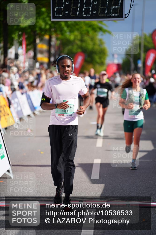 20.09.2026 - PSD Bank Halbmarathon LAZAROV Photography http://msf.ph/oto/10536533 20.09.2026 12:18:11 Ziel 2435, 2653, 3258, 3331, 3463, 4082, 4171, 4300, 4582 meine-sportfotos.de