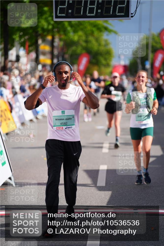 20.09.2026 - PSD Bank Halbmarathon LAZAROV Photography http://msf.ph/oto/10536536 20.09.2026 12:18:12 Ziel 2435, 2653, 3258, 3331, 3463, 4082, 4171, 4300, 4582 meine-sportfotos.de