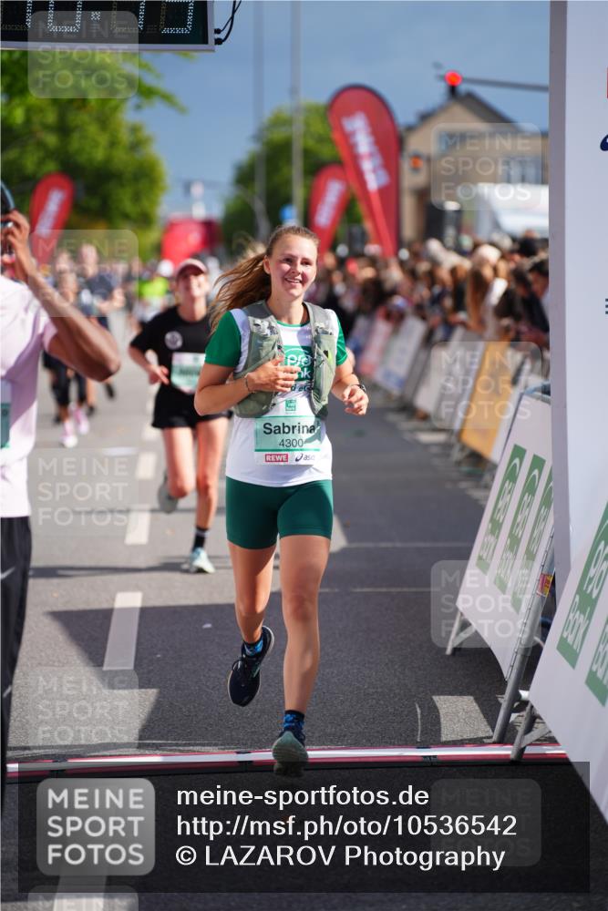 20.09.2026 - PSD Bank Halbmarathon LAZAROV Photography http://msf.ph/oto/10536542 20.09.2026 12:18:13 Ziel 2435, 2653, 3258, 3331, 3463, 4082, 4171, 4300, 4582 meine-sportfotos.de