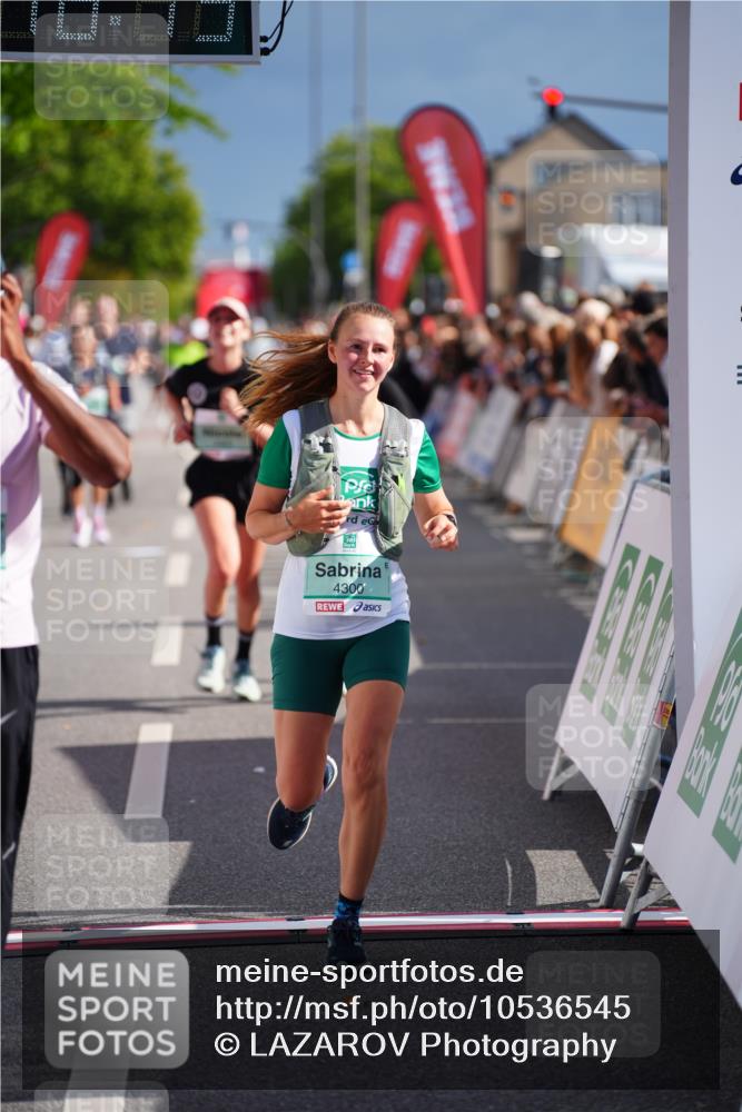 20.09.2026 - PSD Bank Halbmarathon LAZAROV Photography http://msf.ph/oto/10536545 20.09.2026 12:18:13 Ziel 2435, 2653, 3258, 3331, 3463, 4082, 4171, 4300, 4582 meine-sportfotos.de