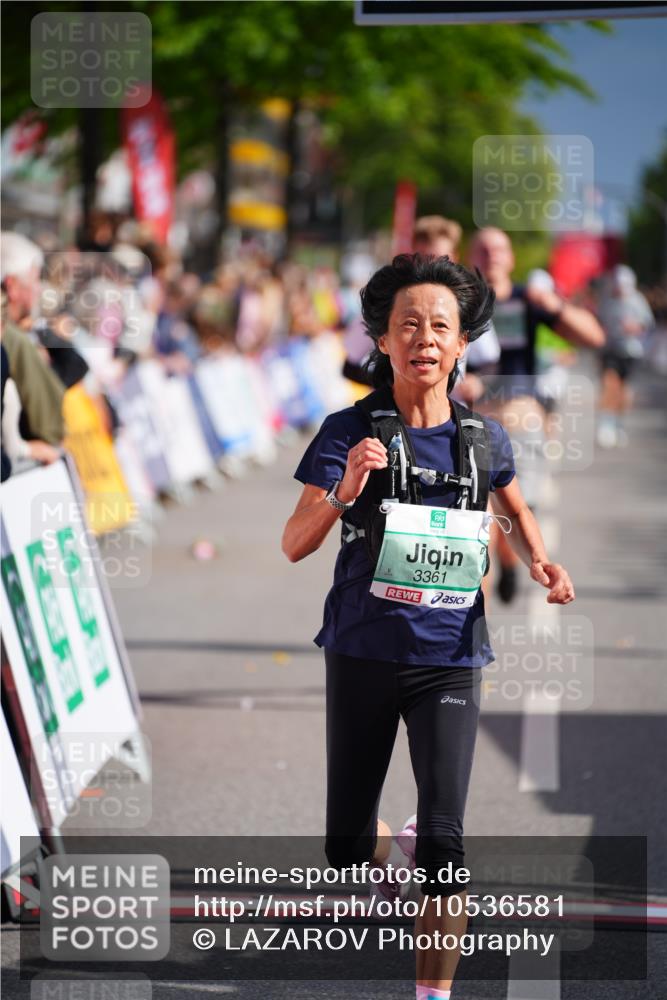 20.09.2026 - PSD Bank Halbmarathon LAZAROV Photography http://msf.ph/oto/10536581 20.09.2026 12:18:19 Ziel 3152, 3331, 3361, 3463, 4300, 4582, 4630 meine-sportfotos.de