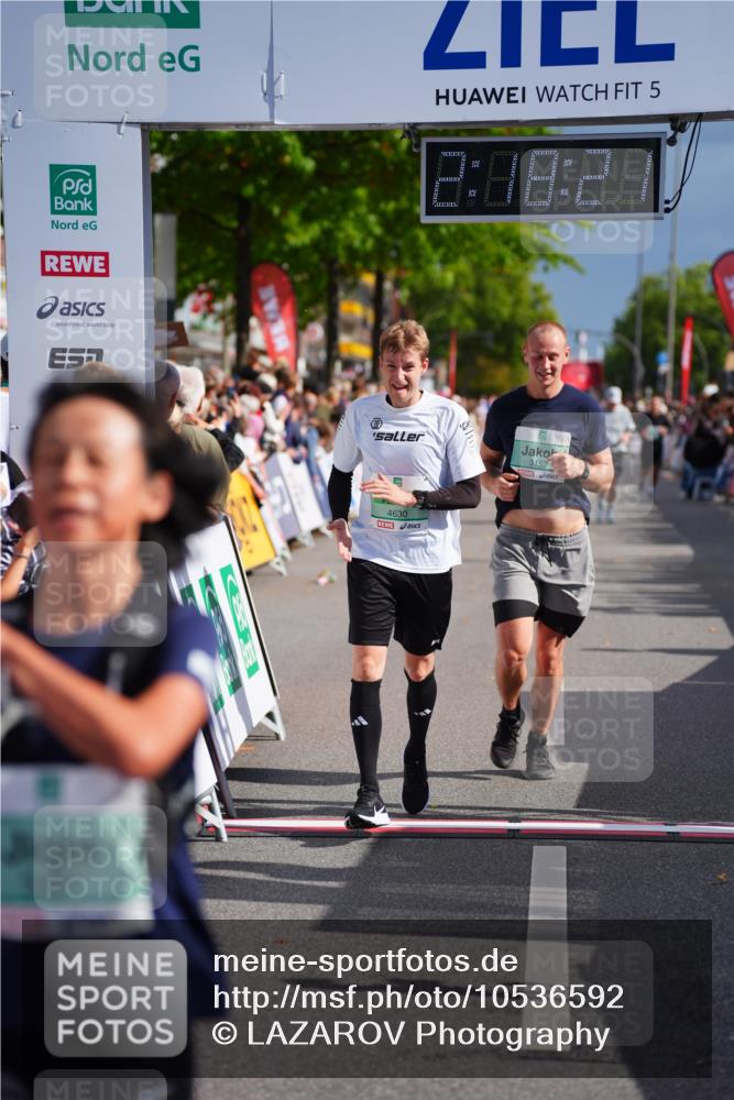 20.09.2026 - PSD Bank Halbmarathon LAZAROV Photography http://msf.ph/oto/10536592 20.09.2026 12:18:21 Ziel 3152, 3331, 3361, 3463, 4300, 4630 meine-sportfotos.de