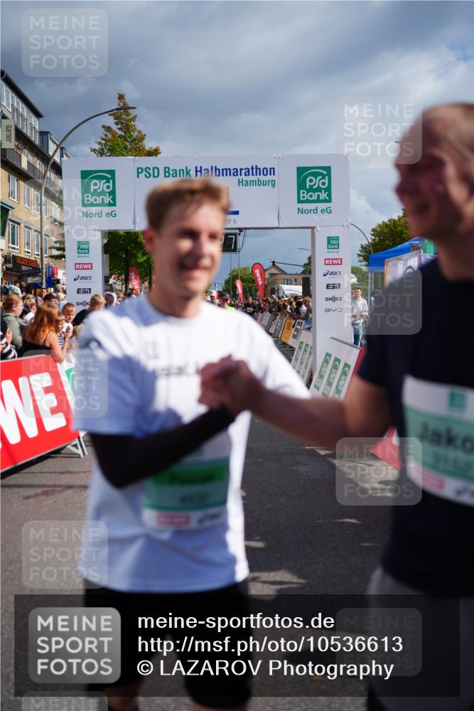 20.09.2026 - PSD Bank Halbmarathon LAZAROV Photography http://msf.ph/oto/10536613 20.09.2026 12:18:26 Ziel 2032, 3152, 3361, 4049, 4370, 4630 meine-sportfotos.de