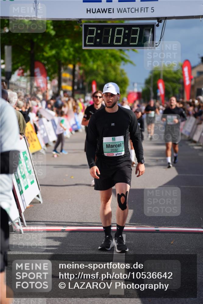 20.09.2026 - PSD Bank Halbmarathon LAZAROV Photography http://msf.ph/oto/10536642 20.09.2026 12:18:31 Ziel 1011, 2032, 2628, 3806, 4049, 4159, 4370 meine-sportfotos.de