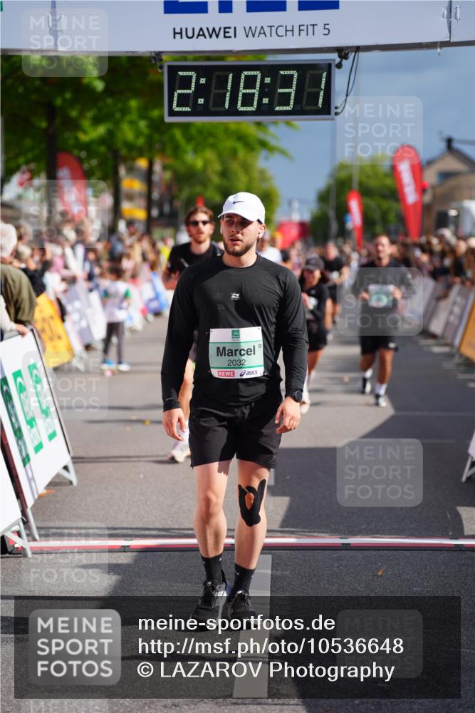 20.09.2026 - PSD Bank Halbmarathon LAZAROV Photography http://msf.ph/oto/10536648 20.09.2026 12:18:31 Ziel 1011, 2032, 2628, 3806, 4049, 4159, 4370 meine-sportfotos.de