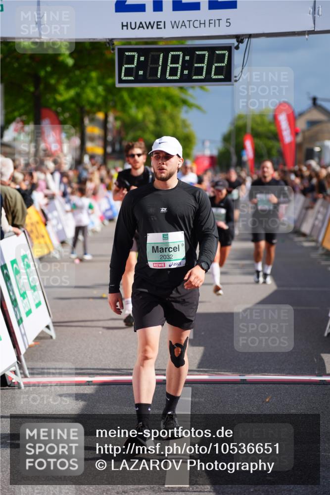 20.09.2026 - PSD Bank Halbmarathon LAZAROV Photography http://msf.ph/oto/10536651 20.09.2026 12:18:31 Ziel 1011, 2032, 2628, 3806, 4049, 4159, 4370 meine-sportfotos.de