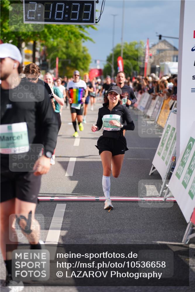 20.09.2026 - PSD Bank Halbmarathon LAZAROV Photography http://msf.ph/oto/10536658 20.09.2026 12:18:32 Ziel 1011, 2032, 2413, 2628, 3806, 4049, 4159, 4370 meine-sportfotos.de