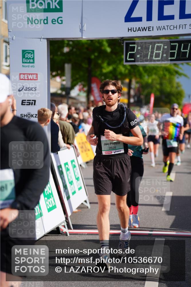 20.09.2026 - PSD Bank Halbmarathon LAZAROV Photography http://msf.ph/oto/10536670 20.09.2026 12:18:34 Ziel 1011, 1270, 2032, 2413, 2628, 2867, 3409, 3806, 3875, 4049, 4159, 4370 meine-sportfotos.de