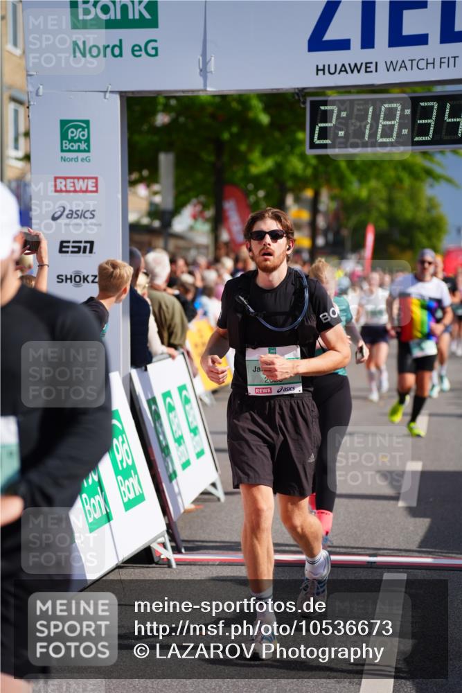 20.09.2026 - PSD Bank Halbmarathon LAZAROV Photography http://msf.ph/oto/10536673 20.09.2026 12:18:34 Ziel 1011, 1270, 2032, 2413, 2628, 2867, 3409, 3806, 3875, 4049, 4159, 4370 meine-sportfotos.de