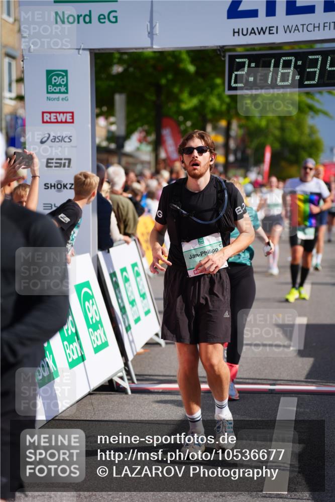 20.09.2026 - PSD Bank Halbmarathon LAZAROV Photography http://msf.ph/oto/10536677 20.09.2026 12:18:34 Ziel 1011, 1270, 2032, 2413, 2628, 2867, 3409, 3806, 3875, 4049, 4159, 4370 meine-sportfotos.de