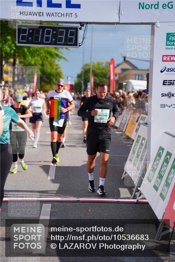 20.09.2026 - PSD Bank Halbmarathon LAZAROV Photography http://msf.ph/oto/10536683 20.09.2026 12:18:35 Ziel 1011, 1270, 2032, 2413, 2628, 2867, 3409, 3806, 3875, 4049, 4159, 4370 meine-sportfotos.de