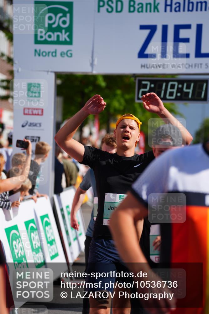 20.09.2026 - PSD Bank Halbmarathon LAZAROV Photography http://msf.ph/oto/10536736 20.09.2026 12:18:41 Ziel 1011, 1270, 1424, 1425, 2121, 2137, 2413, 2628, 2867, 3084, 3409, 3540, 3806, 3875, 4159 meine-sportfotos.de