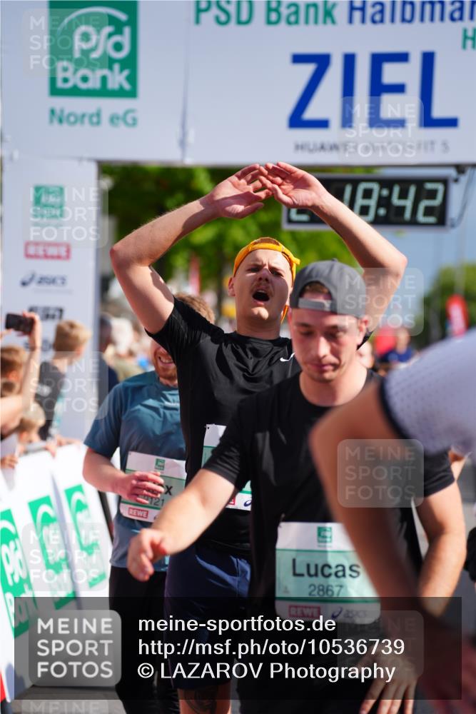 20.09.2026 - PSD Bank Halbmarathon LAZAROV Photography http://msf.ph/oto/10536739 20.09.2026 12:18:41 Ziel 1011, 1270, 1424, 1425, 2121, 2137, 2413, 2628, 2867, 3084, 3409, 3540, 3806, 3875, 4159 meine-sportfotos.de