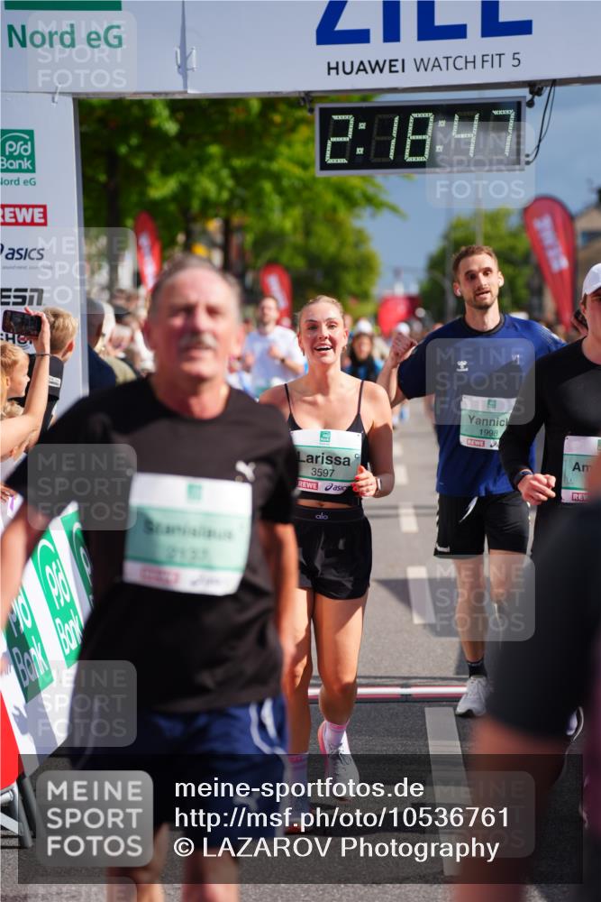 20.09.2026 - PSD Bank Halbmarathon LAZAROV Photography http://msf.ph/oto/10536761 20.09.2026 12:18:47 Ziel 1424, 1425, 1694, 1998, 2121, 2137, 2912, 3084, 3540, 3597, 3616, 3736 meine-sportfotos.de