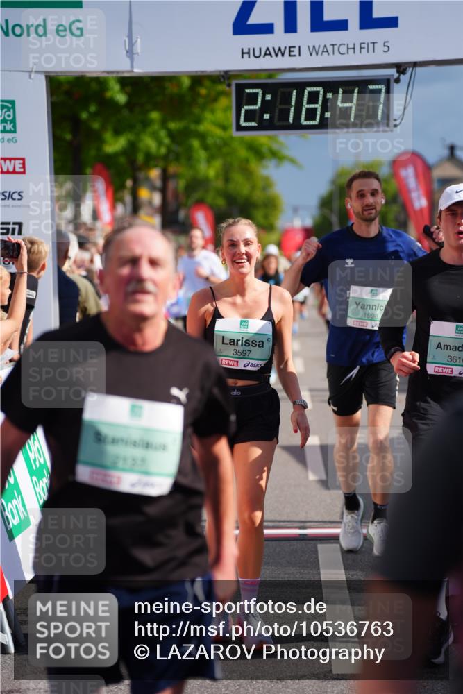 20.09.2026 - PSD Bank Halbmarathon LAZAROV Photography http://msf.ph/oto/10536763 20.09.2026 12:18:47 Ziel 1424, 1425, 1694, 1998, 2121, 2137, 2912, 3084, 3540, 3597, 3616, 3736 meine-sportfotos.de