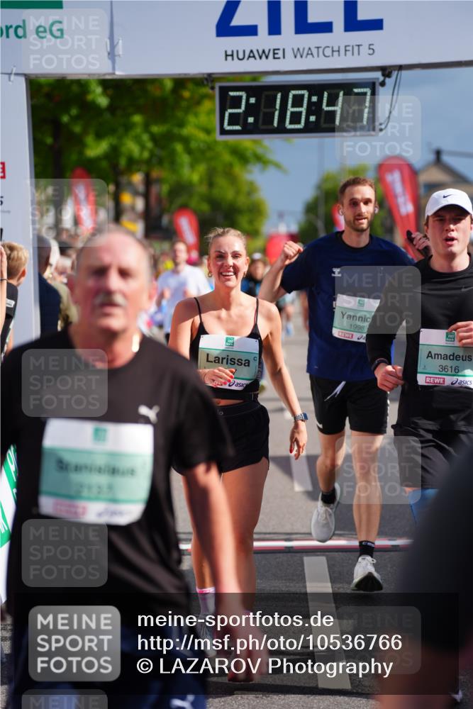 20.09.2026 - PSD Bank Halbmarathon LAZAROV Photography http://msf.ph/oto/10536766 20.09.2026 12:18:47 Ziel 1424, 1425, 1694, 1998, 2121, 2137, 2912, 3084, 3540, 3597, 3616, 3736 meine-sportfotos.de