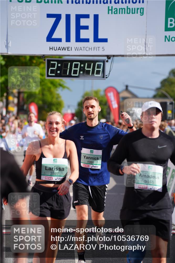 20.09.2026 - PSD Bank Halbmarathon LAZAROV Photography http://msf.ph/oto/10536769 20.09.2026 12:18:47 Ziel 1424, 1425, 1694, 1998, 2121, 2137, 2912, 3084, 3540, 3597, 3616, 3736 meine-sportfotos.de