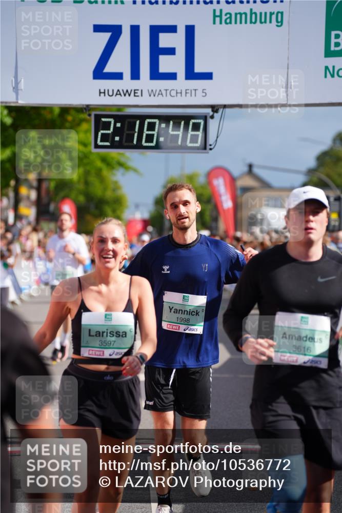 20.09.2026 - PSD Bank Halbmarathon LAZAROV Photography http://msf.ph/oto/10536772 20.09.2026 12:18:47 Ziel 1424, 1425, 1694, 1998, 2121, 2137, 2912, 3084, 3540, 3597, 3616, 3736 meine-sportfotos.de