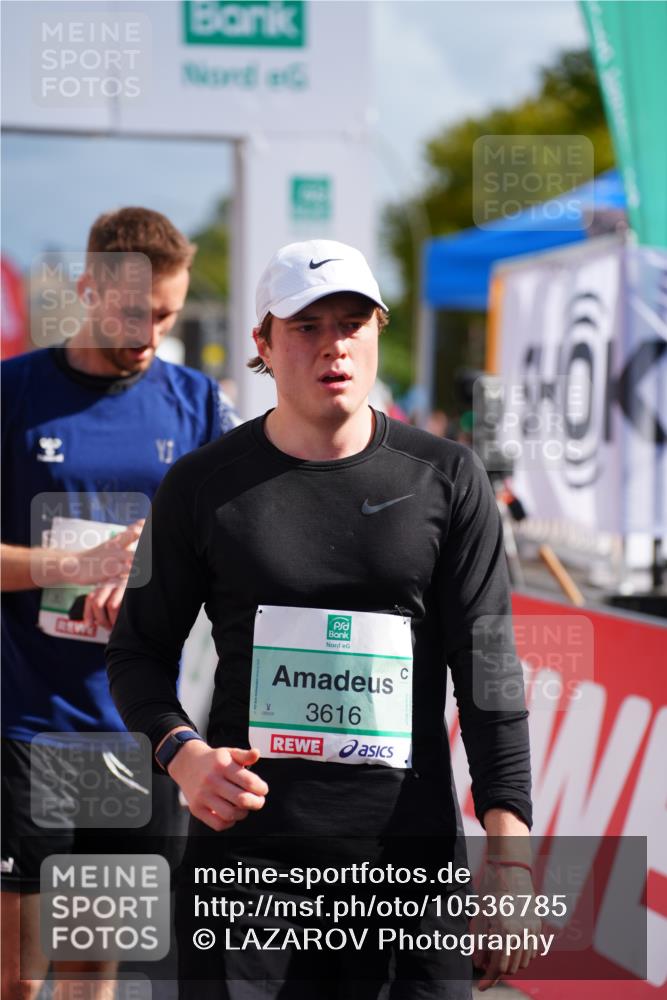 20.09.2026 - PSD Bank Halbmarathon LAZAROV Photography http://msf.ph/oto/10536785 20.09.2026 12:18:49 Ziel 1223, 1424, 1425, 1694, 1998, 2137, 2912, 3540, 3597, 3616, 3736 meine-sportfotos.de