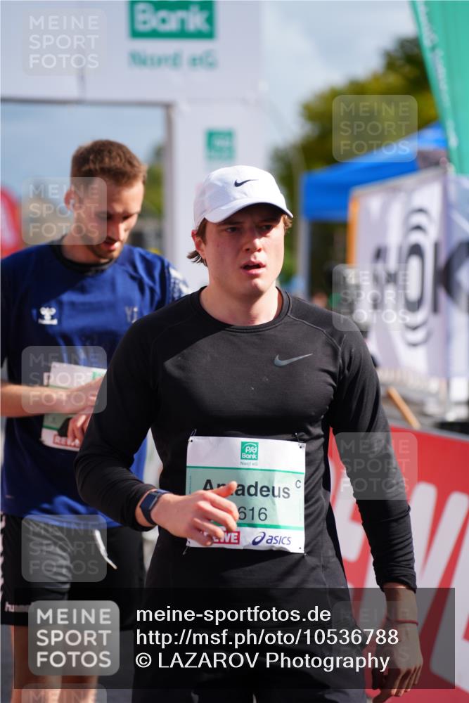 20.09.2026 - PSD Bank Halbmarathon LAZAROV Photography http://msf.ph/oto/10536788 20.09.2026 12:18:49 Ziel 1223, 1424, 1425, 1694, 1998, 2137, 2912, 3540, 3597, 3616, 3736 meine-sportfotos.de