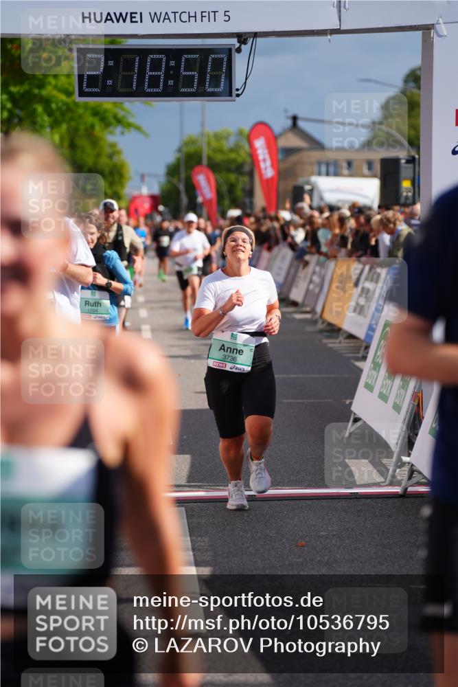 20.09.2026 - PSD Bank Halbmarathon LAZAROV Photography http://msf.ph/oto/10536795 20.09.2026 12:18:50 Ziel 1223, 1424, 1425, 1694, 1998, 2137, 2912, 3597, 3616, 3736 meine-sportfotos.de