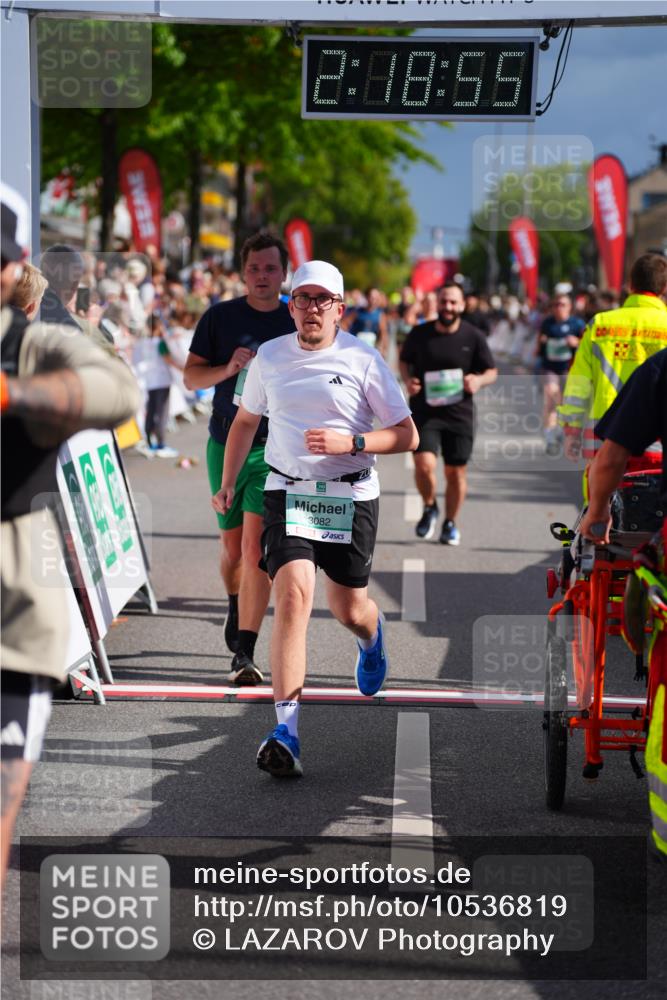20.09.2026 - PSD Bank Halbmarathon LAZAROV Photography http://msf.ph/oto/10536819 20.09.2026 12:18:55 Ziel 1223, 1694, 2912, 2936, 3082, 3252, 3736, 4693 meine-sportfotos.de