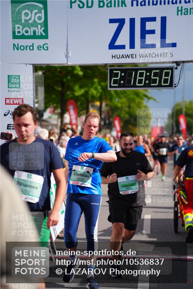 20.09.2026 - PSD Bank Halbmarathon LAZAROV Photography http://msf.ph/oto/10536837 20.09.2026 12:18:57 Ziel 1223, 1694, 2912, 2936, 3082, 3252, 3637, 3736, 4693 meine-sportfotos.de