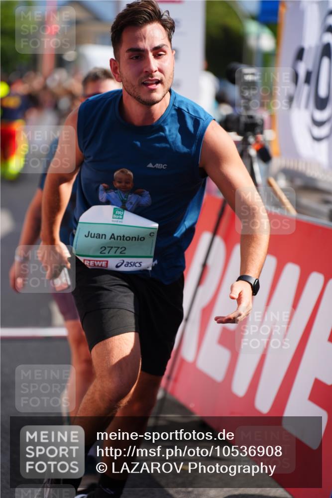 20.09.2026 - PSD Bank Halbmarathon LAZAROV Photography http://msf.ph/oto/10536908 20.09.2026 12:19:05 Ziel 1489, 2772, 2812, 2876, 2911, 3384, 3637, 3763, 4086, 4693 meine-sportfotos.de