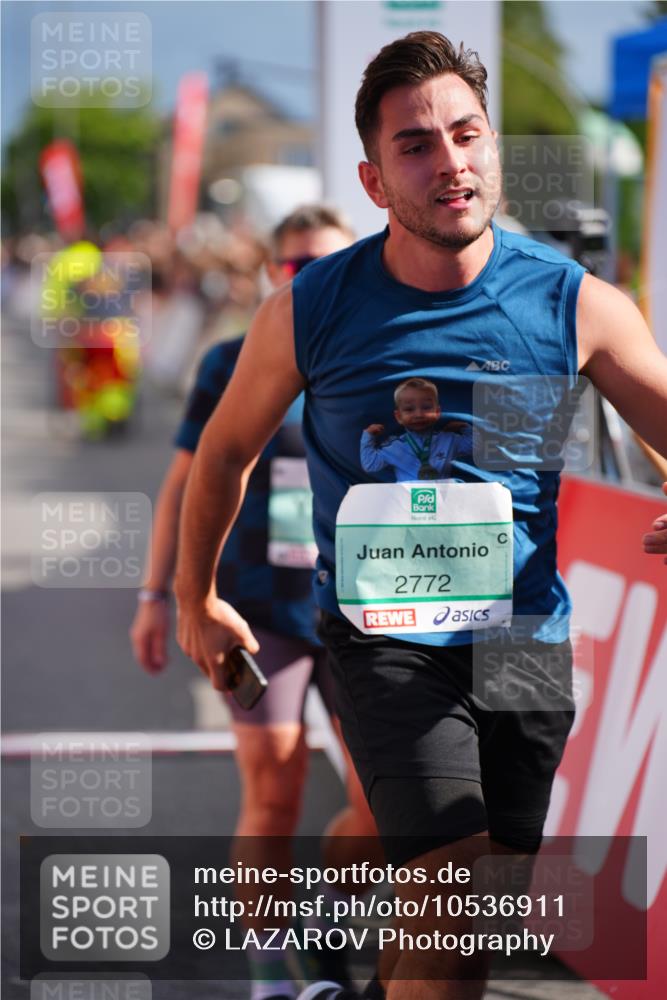 20.09.2026 - PSD Bank Halbmarathon LAZAROV Photography http://msf.ph/oto/10536911 20.09.2026 12:19:05 Ziel 1489, 2772, 2812, 2876, 2911, 3384, 3637, 3763, 4086, 4693 meine-sportfotos.de