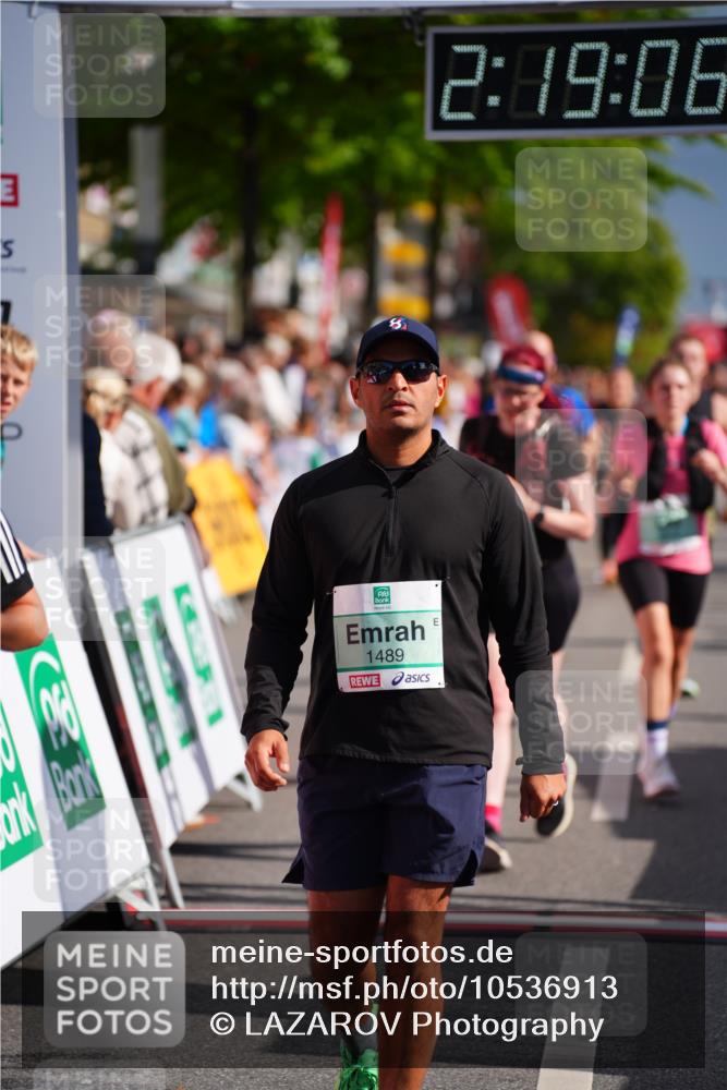 20.09.2026 - PSD Bank Halbmarathon LAZAROV Photography http://msf.ph/oto/10536913 20.09.2026 12:19:06 Ziel 1489, 2772, 2812, 2876, 2911, 3384, 3637, 3763, 4086, 4338 meine-sportfotos.de