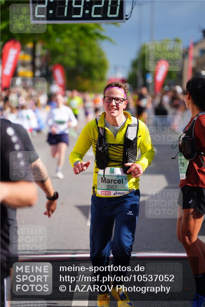 20.09.2026 - PSD Bank Halbmarathon LAZAROV Photography http://msf.ph/oto/10537052 20.09.2026 12:19:19 Ziel 1276, 1283, 1997, 2312, 3290, 3357, 3717, 3720 meine-sportfotos.de