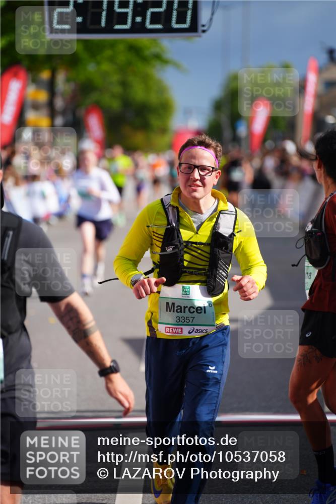 20.09.2026 - PSD Bank Halbmarathon LAZAROV Photography http://msf.ph/oto/10537058 20.09.2026 12:19:20 Ziel 1276, 1997, 2312, 3357, 3717, 3720 meine-sportfotos.de