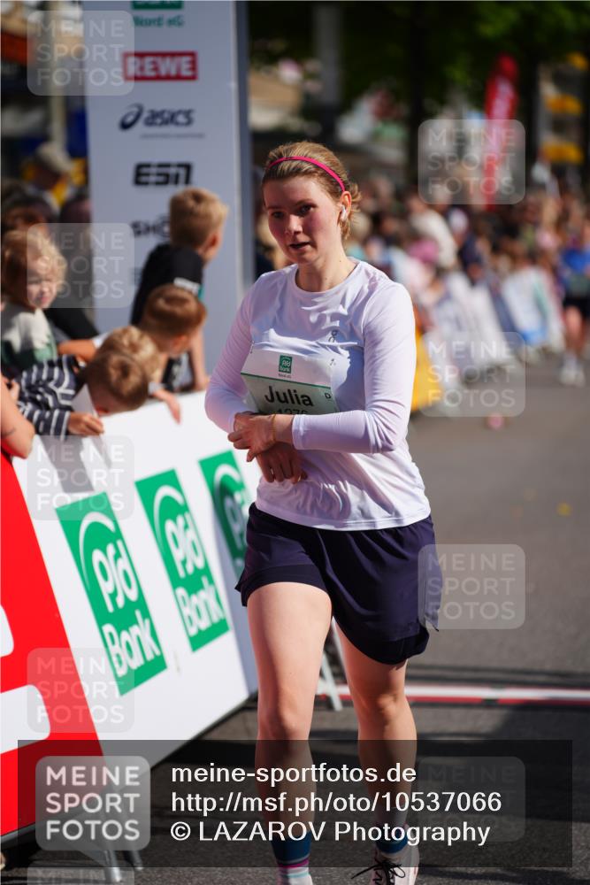 20.09.2026 - PSD Bank Halbmarathon LAZAROV Photography http://msf.ph/oto/10537066 20.09.2026 12:19:23 Ziel 1276, 1997, 2312, 3357, 3717, 3720 meine-sportfotos.de