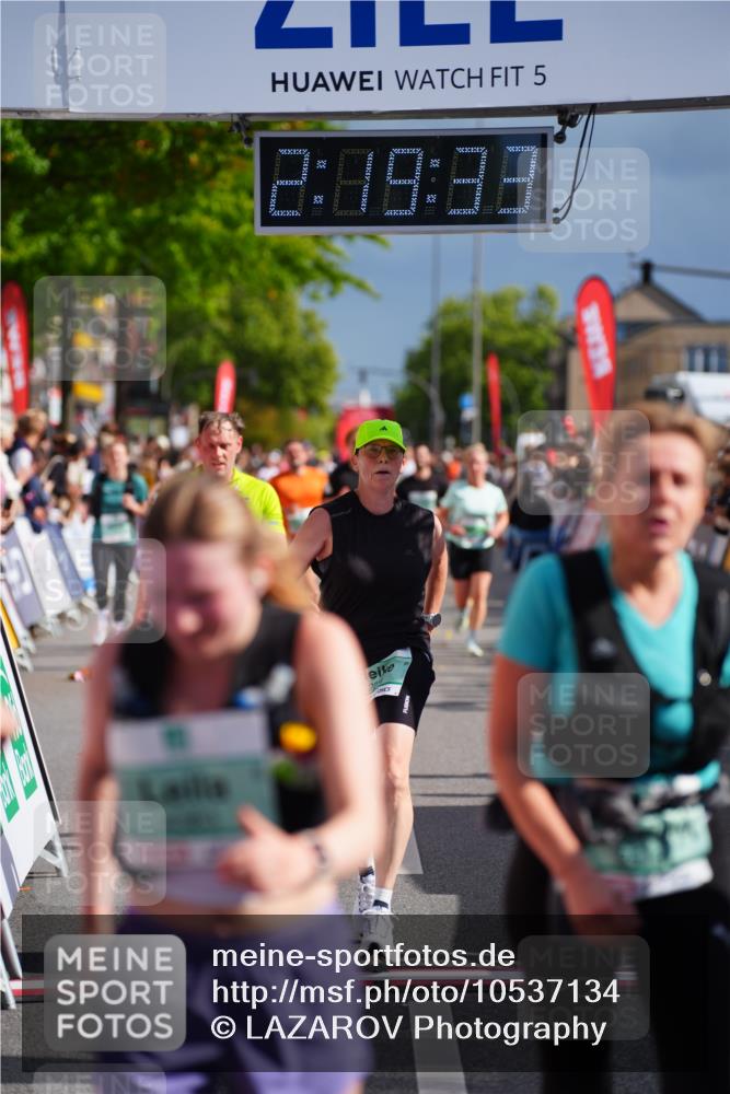 20.09.2026 - PSD Bank Halbmarathon LAZAROV Photography http://msf.ph/oto/10537134 20.09.2026 12:19:32 Ziel 1351, 1461, 2214, 2513, 2921, 4383, 4682 meine-sportfotos.de