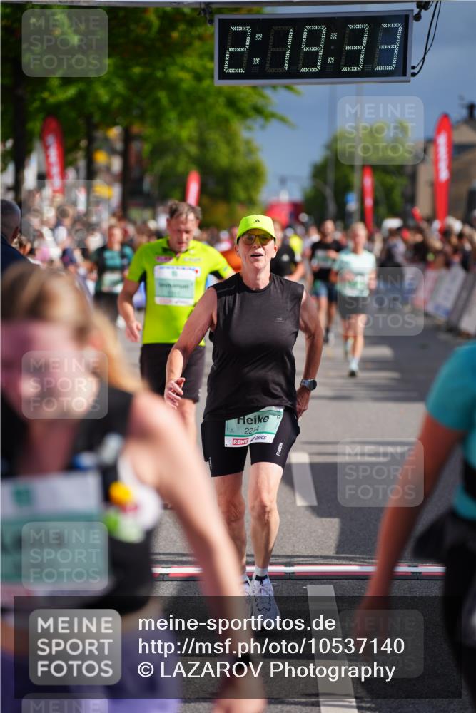 20.09.2026 - PSD Bank Halbmarathon LAZAROV Photography http://msf.ph/oto/10537140 20.09.2026 12:19:33 Ziel 1351, 1461, 1877, 2214, 2513, 2921, 4383, 4682, 4726 meine-sportfotos.de