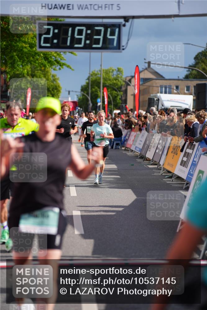 20.09.2026 - PSD Bank Halbmarathon LAZAROV Photography http://msf.ph/oto/10537145 20.09.2026 12:19:34 Ziel 1351, 1461, 1877, 2214, 2513, 2921, 3581, 4383, 4682, 4726 meine-sportfotos.de