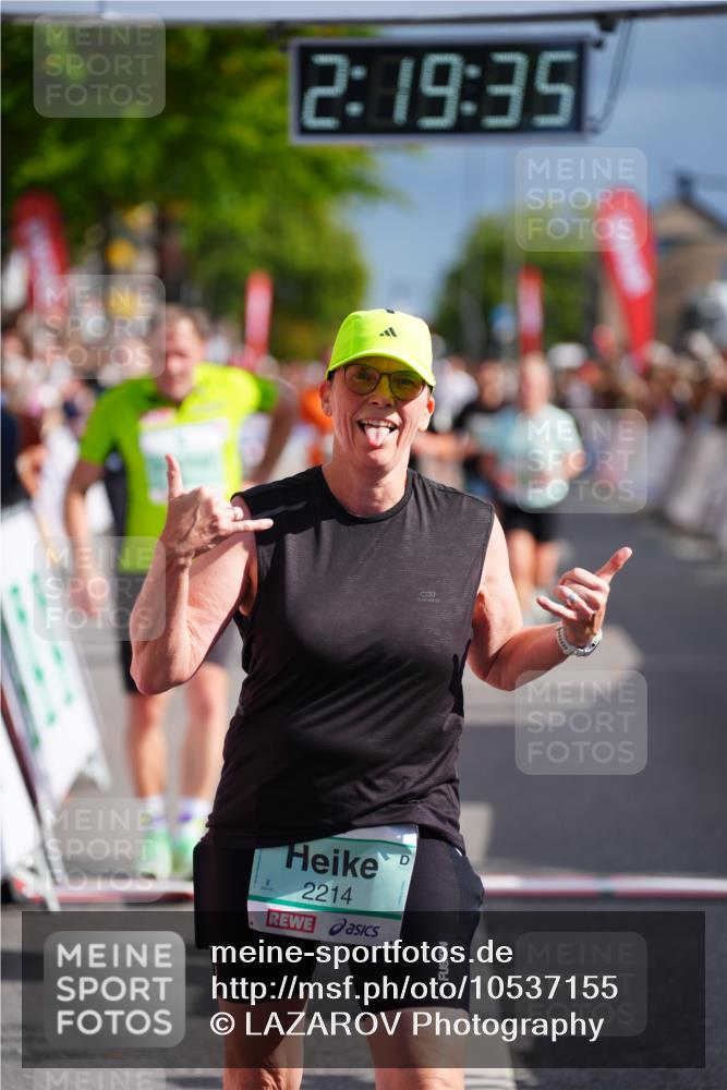 20.09.2026 - PSD Bank Halbmarathon LAZAROV Photography http://msf.ph/oto/10537155 20.09.2026 12:19:34 Ziel 1351, 1461, 1877, 2214, 2513, 2921, 3581, 4383, 4682, 4726 meine-sportfotos.de
