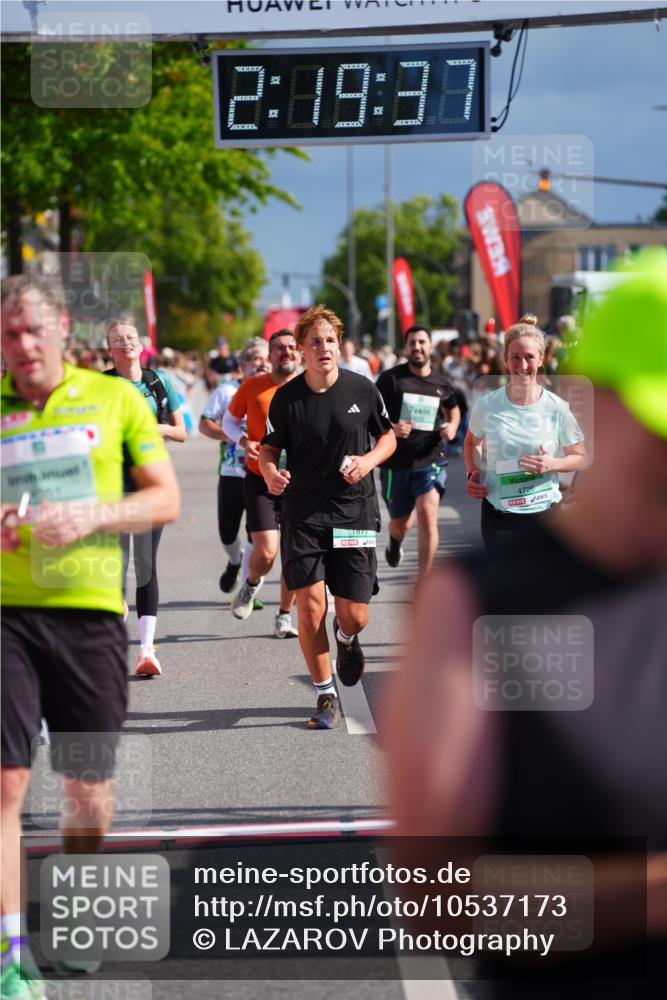 20.09.2026 - PSD Bank Halbmarathon LAZAROV Photography http://msf.ph/oto/10537173 20.09.2026 12:19:36 Ziel 1351, 1461, 1877, 2214, 2242, 2513, 2921, 3581, 3974, 4033, 4383, 4682, 4726 meine-sportfotos.de