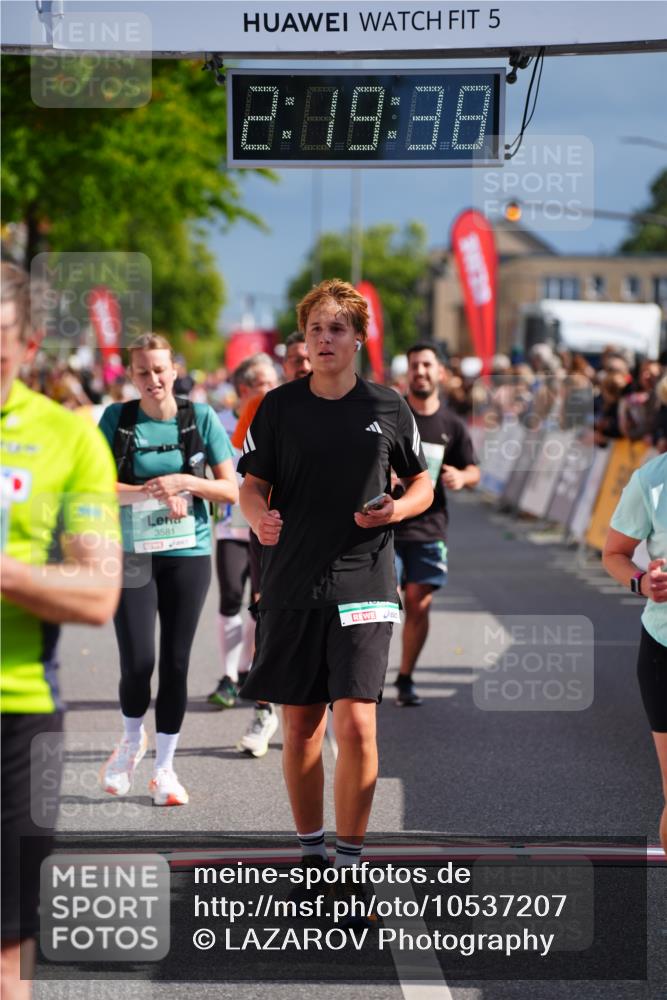 20.09.2026 - PSD Bank Halbmarathon LAZAROV Photography http://msf.ph/oto/10537207 20.09.2026 12:19:38 Ziel 1351, 1877, 2214, 2242, 2513, 3581, 3974, 4033, 4383, 4682, 4726 meine-sportfotos.de