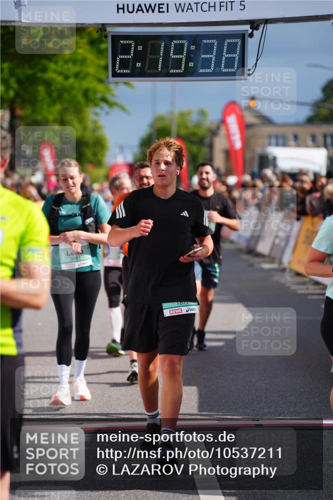 20.09.2026 - PSD Bank Halbmarathon LAZAROV Photography http://msf.ph/oto/10537211 20.09.2026 12:19:38 Ziel 1351, 1877, 2214, 2242, 2513, 3581, 3974, 4033, 4383, 4682, 4726 meine-sportfotos.de