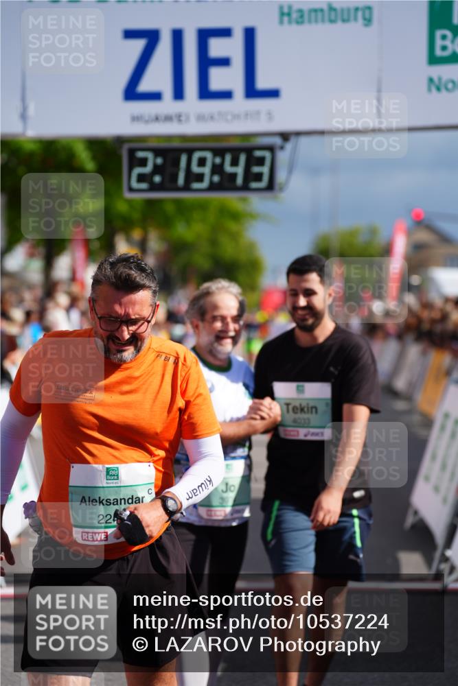 20.09.2026 - PSD Bank Halbmarathon LAZAROV Photography http://msf.ph/oto/10537224 20.09.2026 12:19:42 Ziel 1351, 1877, 2242, 3581, 3974, 4033, 4726, 4732 meine-sportfotos.de