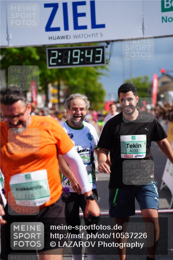 20.09.2026 - PSD Bank Halbmarathon LAZAROV Photography http://msf.ph/oto/10537226 20.09.2026 12:19:43 Ziel 1351, 1877, 2242, 3581, 3974, 4033, 4726, 4732 meine-sportfotos.de