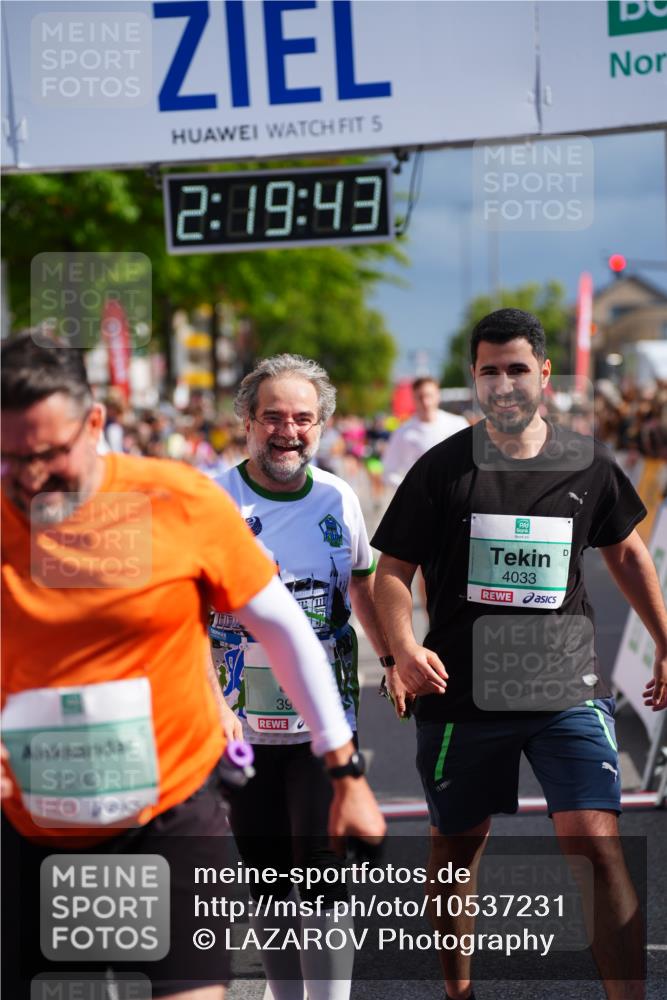 20.09.2026 - PSD Bank Halbmarathon LAZAROV Photography http://msf.ph/oto/10537231 20.09.2026 12:19:43 Ziel 1351, 1877, 2242, 3581, 3974, 4033, 4726, 4732 meine-sportfotos.de