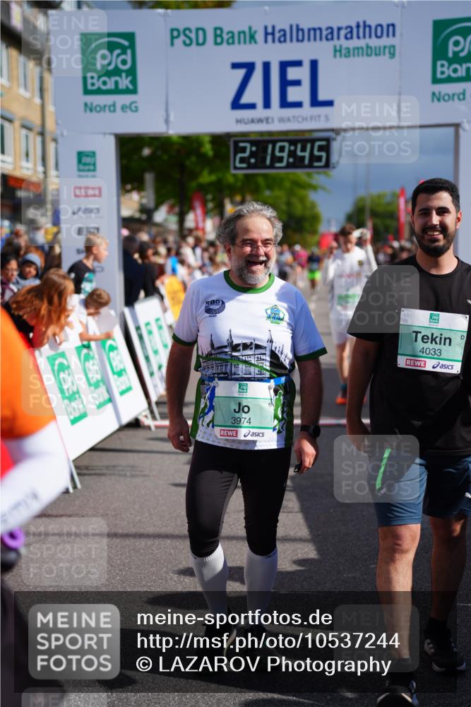 20.09.2026 - PSD Bank Halbmarathon LAZAROV Photography http://msf.ph/oto/10537244 20.09.2026 12:19:44 Ziel 1877, 2242, 3581, 3974, 4033, 4726, 4732 meine-sportfotos.de